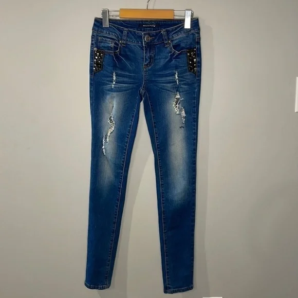 seductions FD Jeans with Studs & Skull Studs Distressed Women's/Junior's Size 3 - Picture 1 of 10